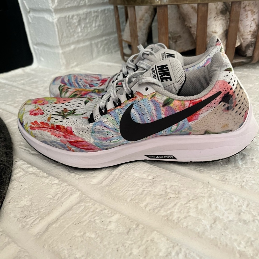 Nike Zoom Limited edition tropical pattern women’s sneakers
